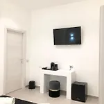 International House 3*
